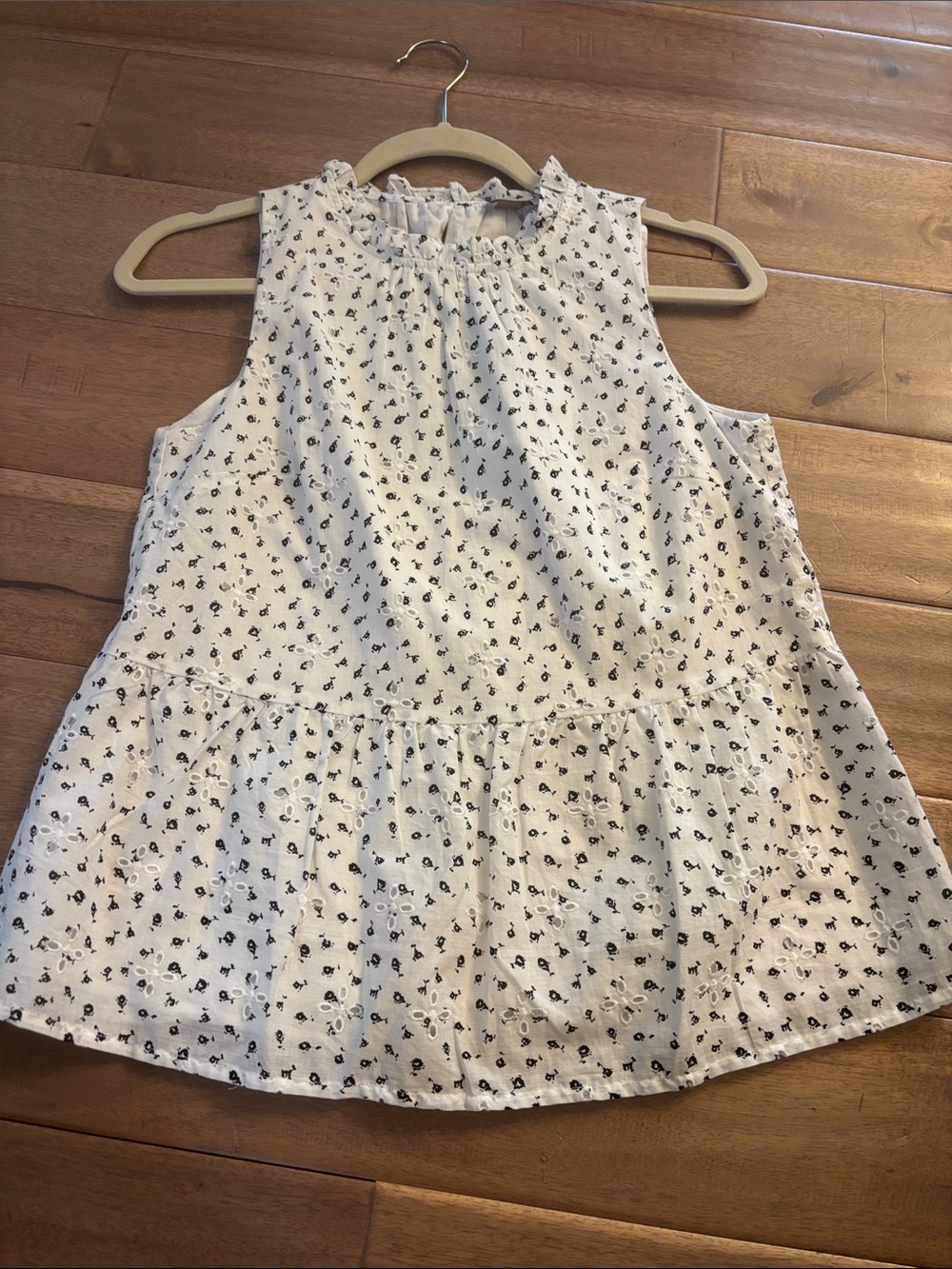 Women’s petite White Floral Eyelet Peplum Top